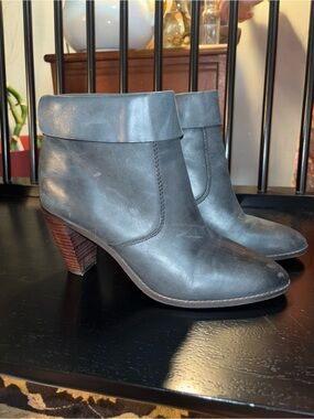 Lucky Brand Navy leather Pointed Toe Ankle Boots